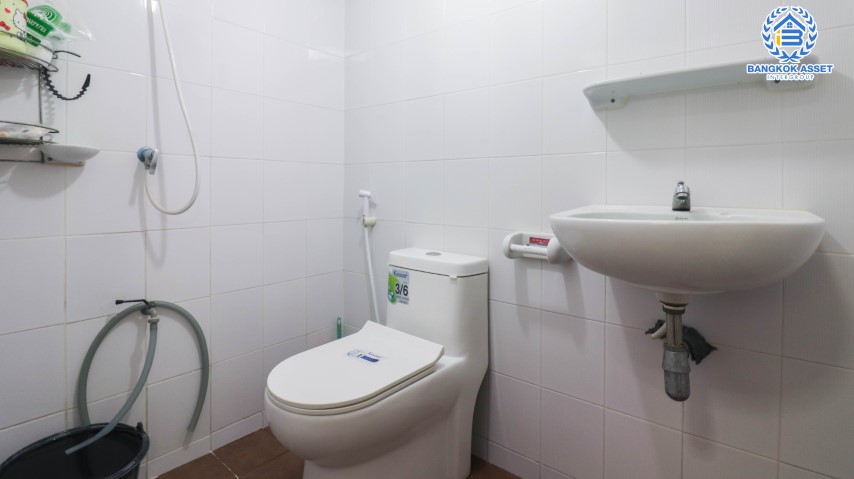 *****ทาวน์เฮ้าส์มือสอง ม.พฤกษา49/1 กาญจนาภิเษก เนื้อที่กว้าง 17.40 ตร.ว. ฟังก์ชัน 3 ห้องนอน 2 ห้องน้ำ 1 ที่จอดรถ สภาพสวย แถมแอร์ 1 เครื่อง พร้อมเข้าอยู่ได้เลย! บนทำเลดี เชื่อมต่อถนนกาญจนาภิเษก ถนนรัตนาธิเบศร์ ใกล้รถไฟฟ้าสายสีม่วง "สถานีตลาดบางใหญ่" และจุดขึ้นทางด่วน "กาญจนาภิเษก"